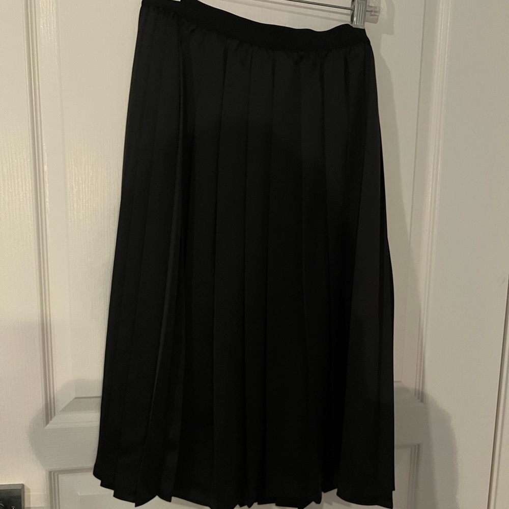 Black pleated skirt